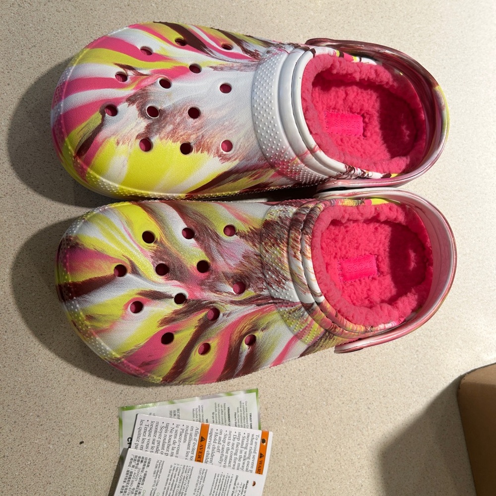 Girls Crocs - Junior 5 - Pink Swirl NEW